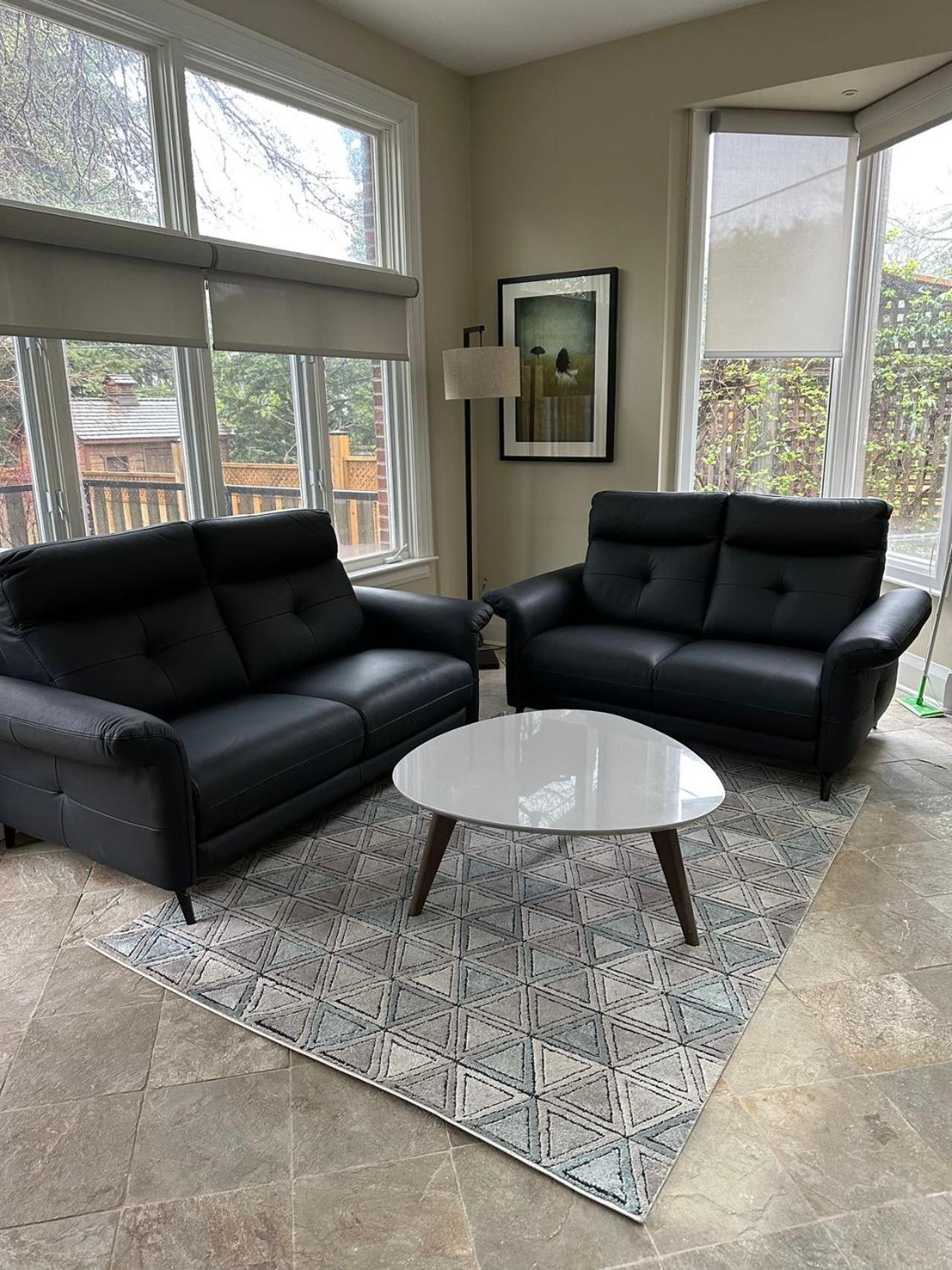 Double Bedroom On Up Or 3 Bedrooms In Basement Near Eglinton Subway Station Торонто Екстериор снимка