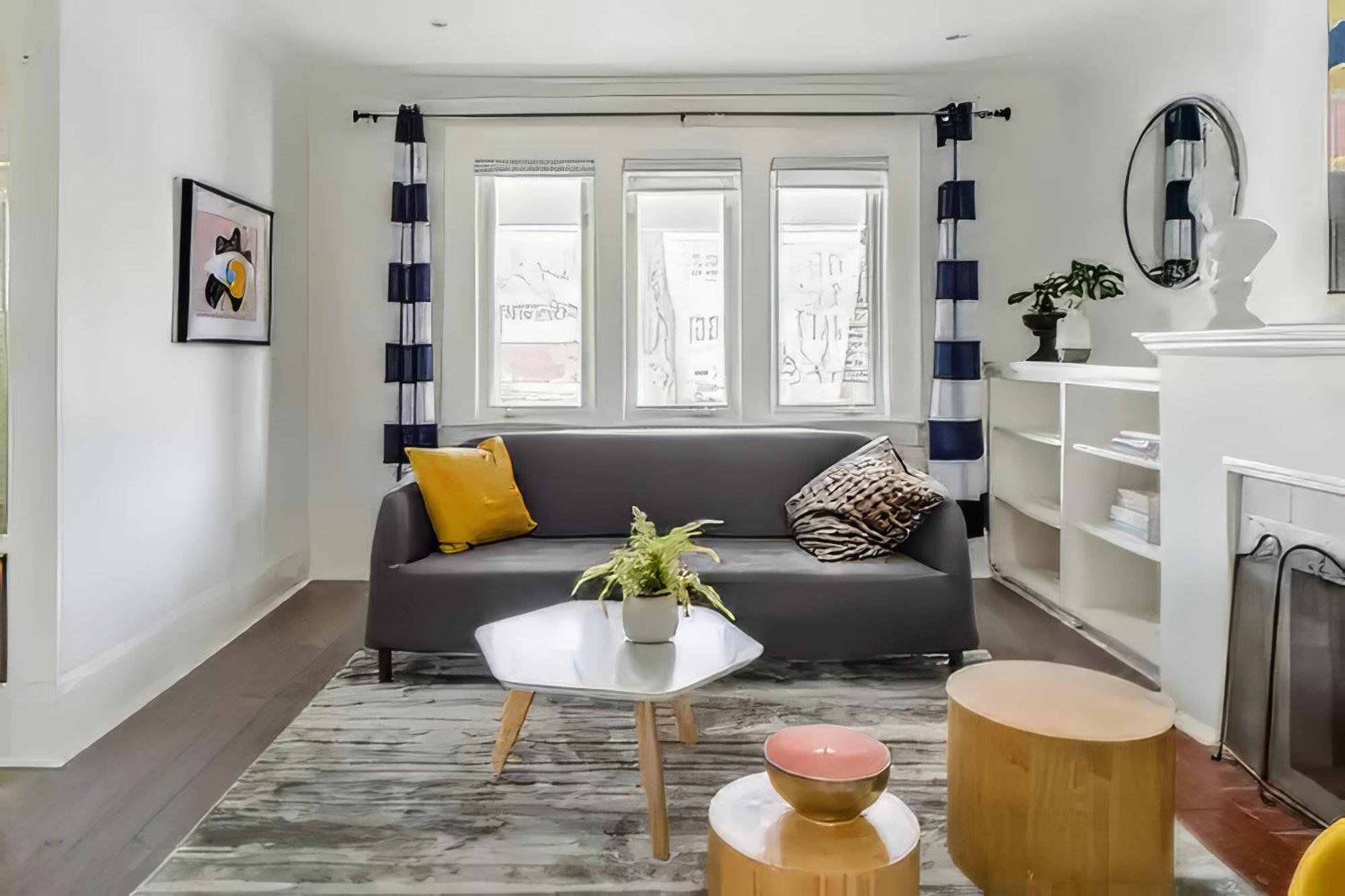 Double Bedroom On Up Or 3 Bedrooms In Basement Near Eglinton Subway Station Торонто Екстериор снимка