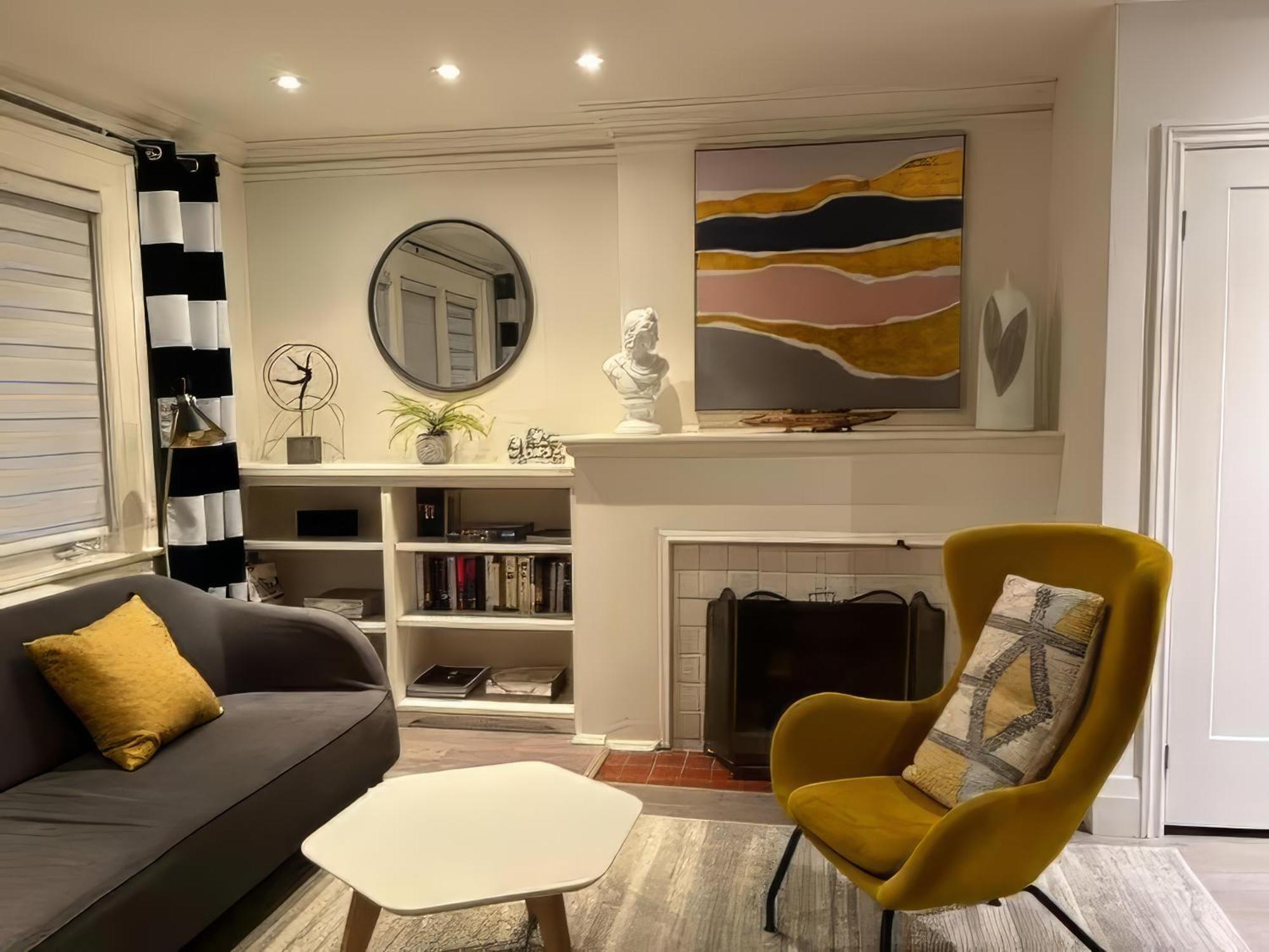 Double Bedroom On Up Or 3 Bedrooms In Basement Near Eglinton Subway Station Торонто Екстериор снимка