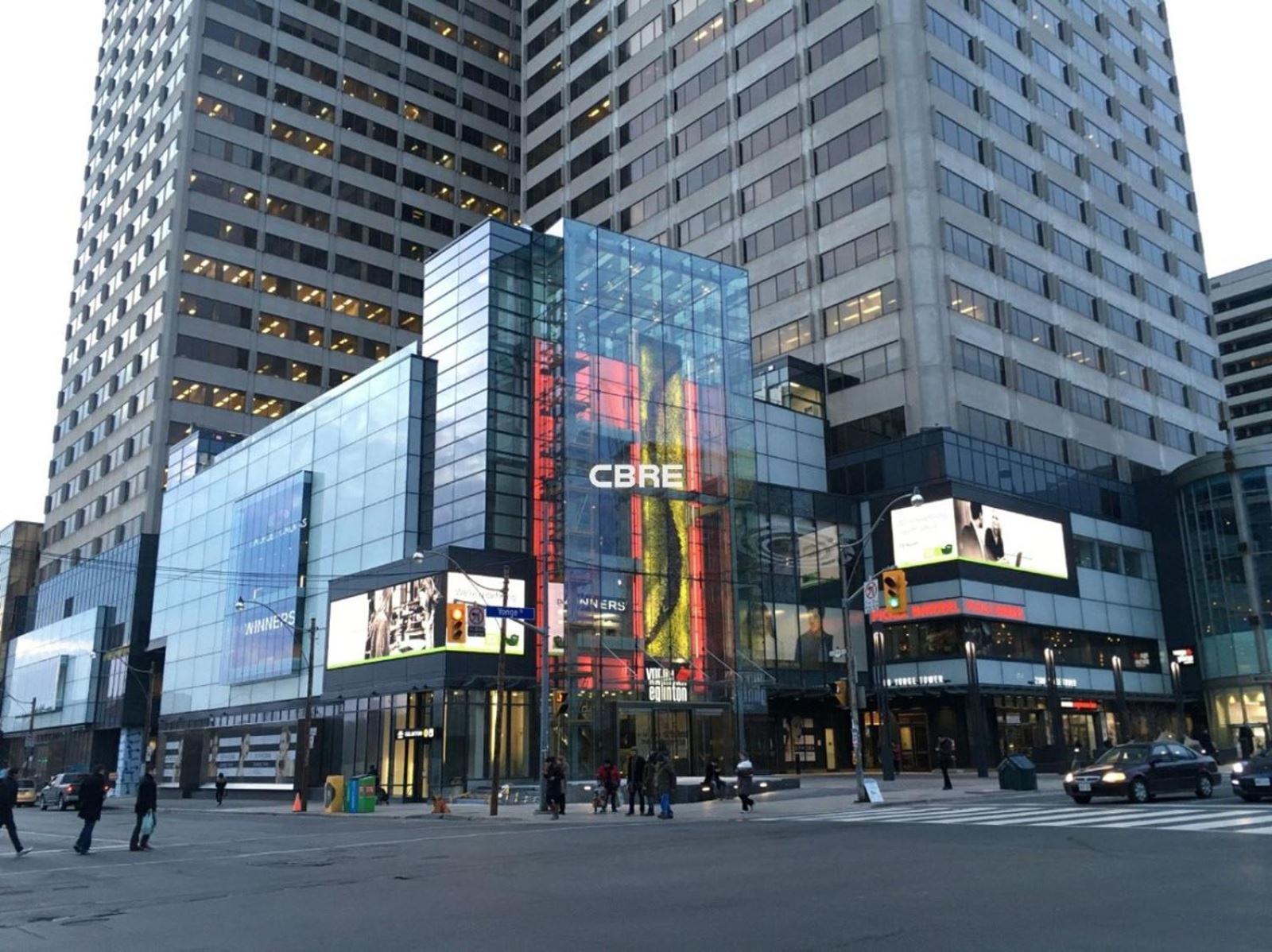 Double Bedroom On Up Or 3 Bedrooms In Basement Near Eglinton Subway Station Торонто Екстериор снимка